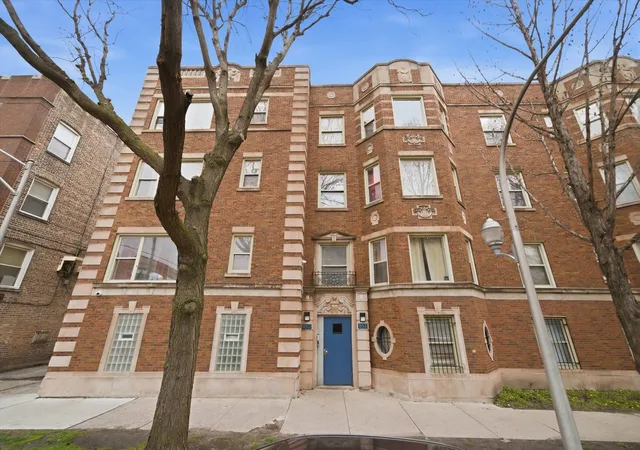Listing Photo 3 - Condo for sale in building located at 850 E 82Nd St, Chicago, IL 60619 - Unit #3