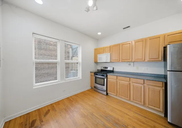 Listing Photo 5 - Condo for sale in building located at 850 E 82Nd St, Chicago, IL 60619 - Unit #3
