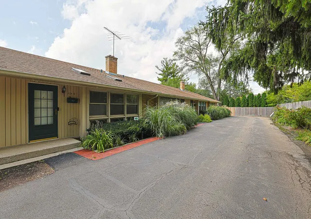 Photo 1 of Condo for sale at 924 N Milwaukee Ave #D, Libertyville, IL 60048 | MLS# 12734555 | Listing updated on 2026-08-26