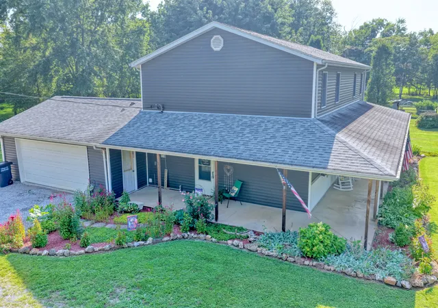 Photo 2 of Single family home for sale at 708 E Walnut St, Steeleville, IL 62288 | MLS# 12734558 | Listing updated on 2026-08-22