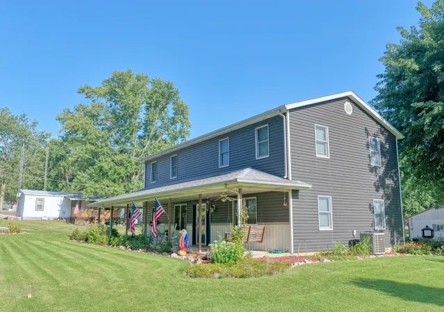 Photo 2 of Single family home for sale at 708 E Walnut St, Steeleville, IL 62288 | MLS# 12734558 | Listing updated on 2026-08-22