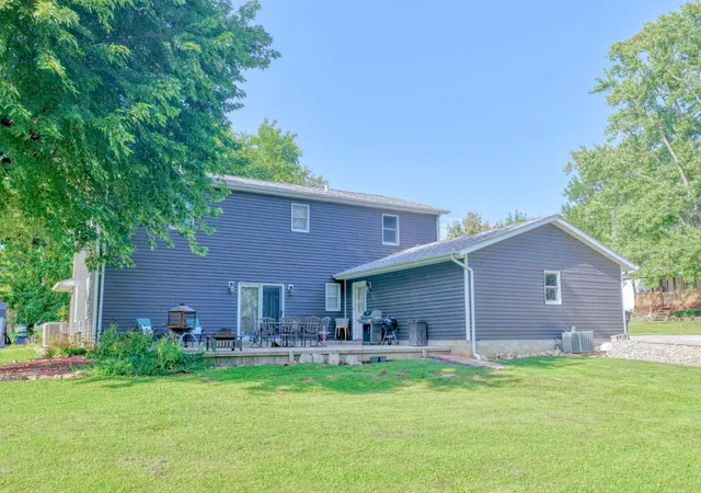 Photo 3 of Single family home for sale at 708 E Walnut St, Steeleville, IL 62288 | MLS# 12734558 | Listing updated on 2026-08-22