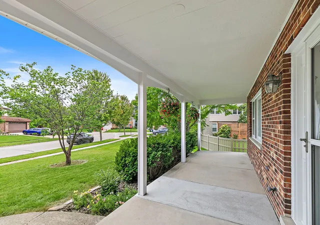2nd image of 1105 Beach Comber Dr, Schaumburg, IL 60193 | MLS# 12734560