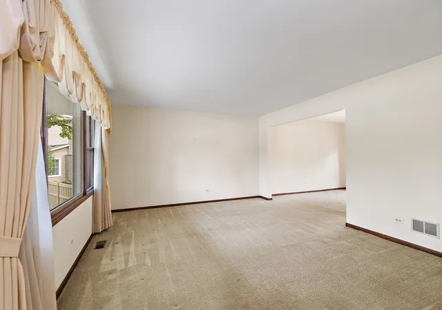 5th image of 1105 Beach Comber Dr, Schaumburg, IL 60193 | MLS# 12734560