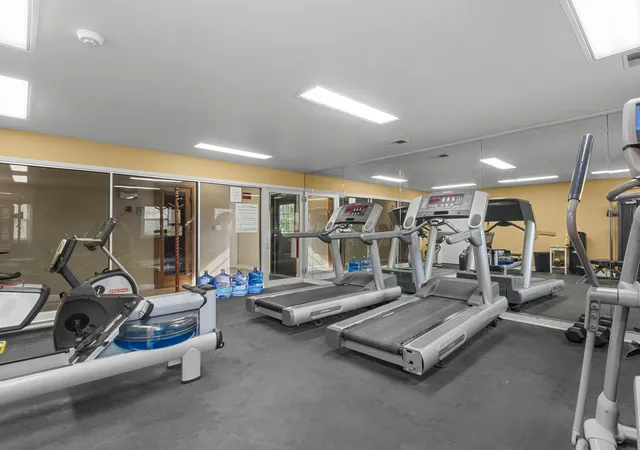 2nd image of 1565 Raymond Dr, Naperville, IL 60563