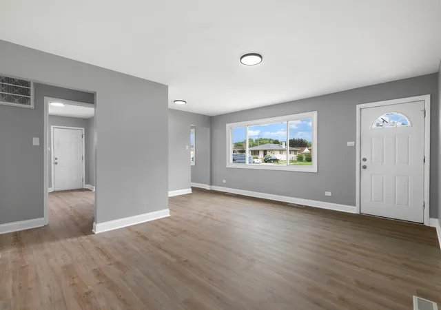 Photo 4 of Single family home for sale at 1278 Burnham Ave, Calumet City, IL 60409 | MLS# 12734586 | Listing updated on 2026-09-23