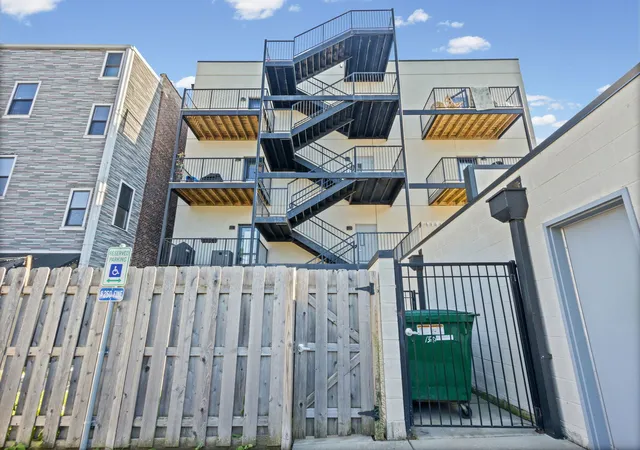 2nd image of 1320 W Lexington St, Chicago, IL 60607