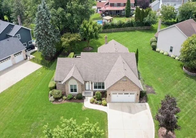 Photo 2 of Sale Pending at 644 Country Clb Dr, Itasca, IL 60143 | MLS# 12734645 | Listing updated on 2026-08-20