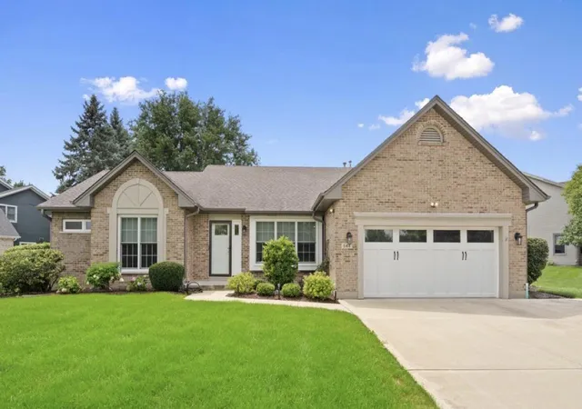 Photo 3 of Sale Pending at 644 Country Clb Dr, Itasca, IL 60143 | MLS# 12734645 | Listing updated on 2026-08-20