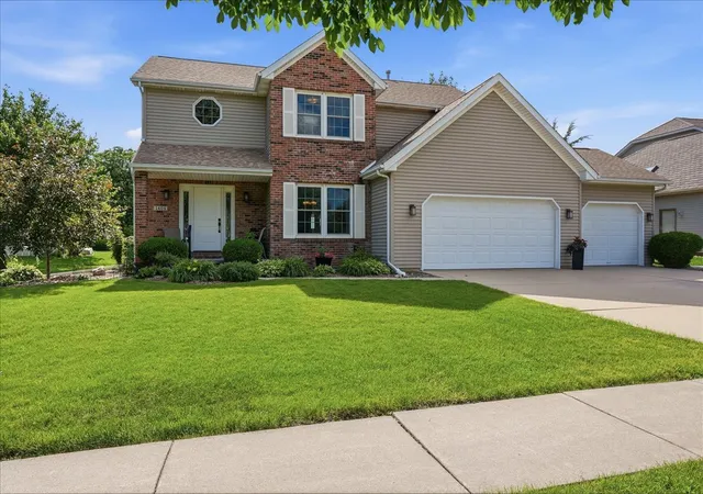 3rd image of 1404 Broad Creek Rd, Bloomington, IL 61704 | MLS# 12734695