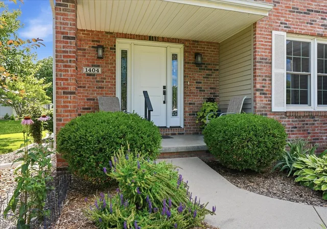 4th image of 1404 Broad Creek Rd, Bloomington, IL 61704 | MLS# 12734695