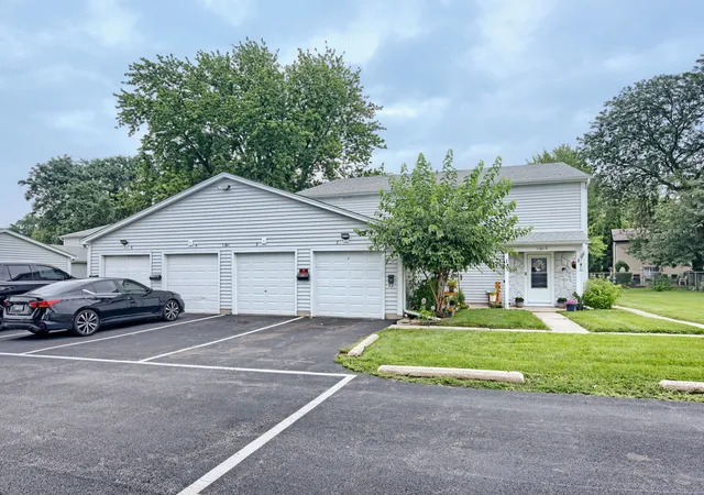 image of 1301 N Glen Cir #D, Aurora, IL 60506 | MLS# 12734717