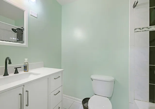 image of 1301 N Gln Cir, Aurora, IL 60506