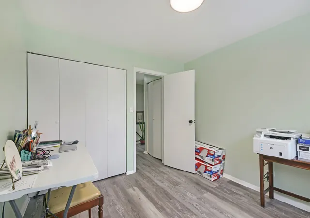 image of 1301 N Gln Cir, Aurora, IL 60506
