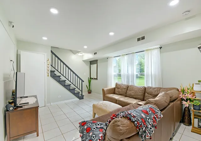 image of 1301 N Glen Cir #D, Aurora, IL 60506 | MLS# 12734717