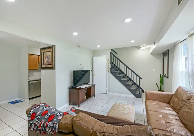 image of 1301 N Glen Cir #D, Aurora, IL 60506 | MLS# 12734717