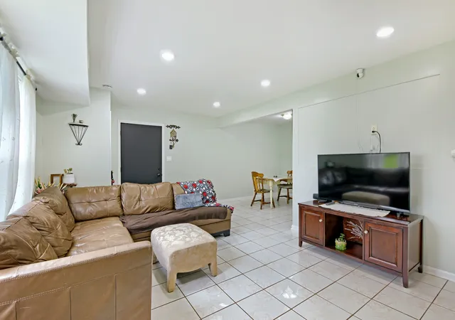 image of 1301 N Glen Cir #D, Aurora, IL 60506 | MLS# 12734717