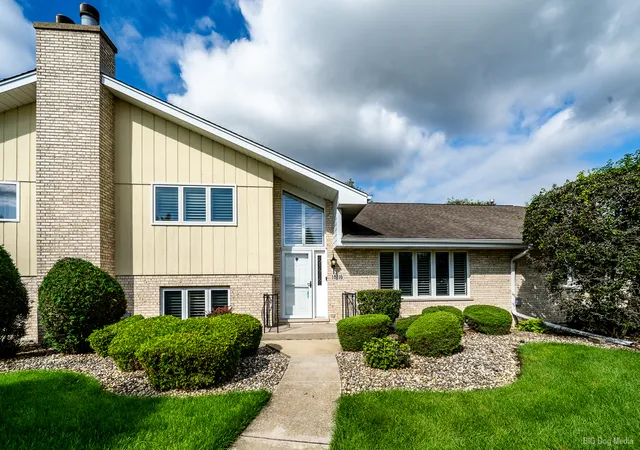 1st image of 18116 John Charles Dr, Orland Park, IL 60467 | MLS# 12734718