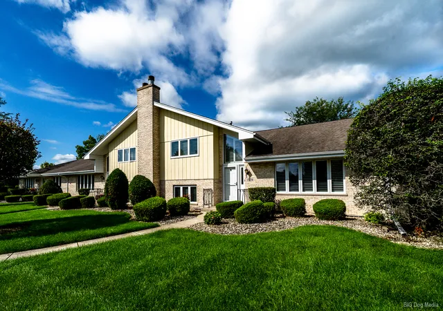 2nd image of 18116 John Charles Dr, Orland Park, IL 60467 | MLS# 12734718