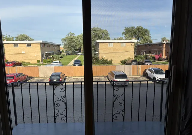 2nd image of 8836 N Western Ave, Des Plaines, IL 60016