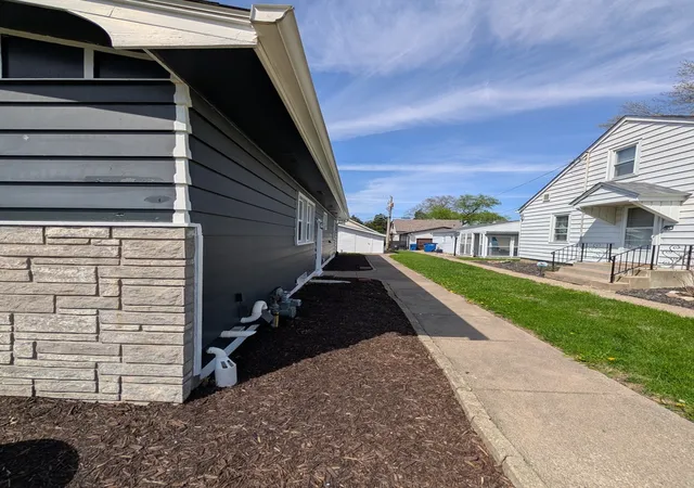 Photo 2 of Sale Pending at 2505 23rd Ave B, Moline, IL 61265 | MLS# 12734748 | Listing updated on 2026-09-08
