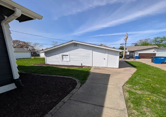 Photo 3 of Sale Pending at 2505 23rd Ave B, Moline, IL 61265 | MLS# 12734748 | Listing updated on 2026-09-08