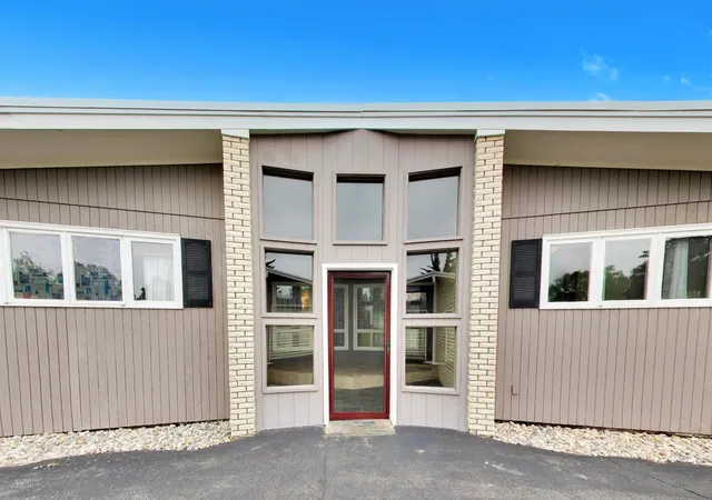 Photo 3 of Single family home for sale at 210 Hartway Ct, Montgomery, IL 60538 | MLS# 12734777 | Listing updated on 2026-08-25
