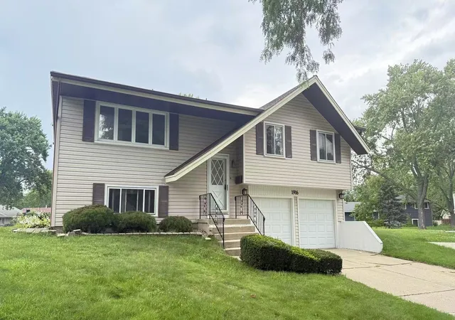 2nd image of 1916 Capital Ct, Schaumburg, IL 60193 | MLS# 12734801