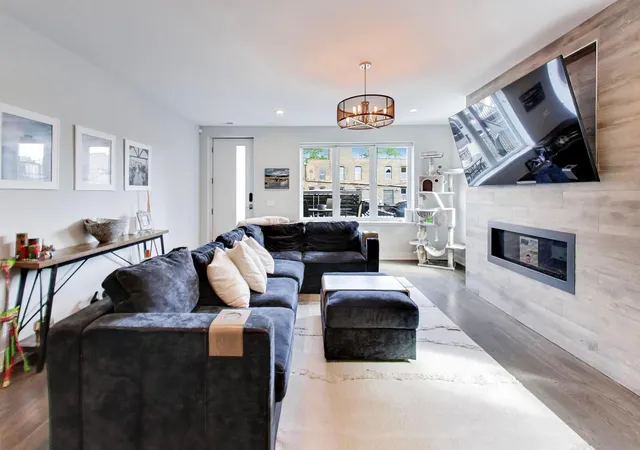 Photo 2 of Sale Pending at 2140 W Rice St #2E, Chicago, IL 60622 | MLS# 12734819 | Listing updated on 2026-09-04