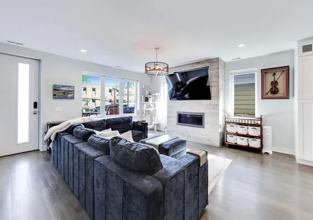 Photo 3 of Sale Pending at 2140 W Rice St #2E, Chicago, IL 60622 | MLS# 12734819 | Listing updated on 2026-09-04