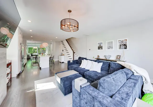 Listing Photo 4 - Condo for sale in building located at 2140 W Rice St, Chicago, IL 60622 - Unit #2E