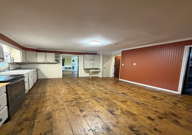 Photo 3 of Single family home for sale at 1200 Market St, Metropolis, IL 62960 | MLS# 12734831 | Listing updated on 2026-10-08