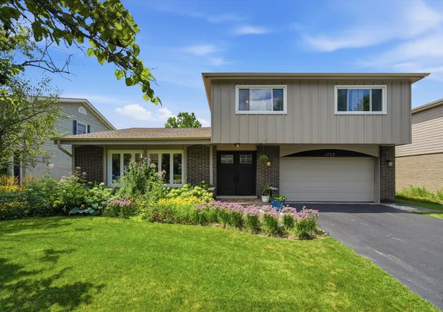 Photo 1 of Sale Pending at 1752 Mccraren Rd, Highland Park, IL 60035 | MLS# 12734839 | Listing updated on 2026-09-22