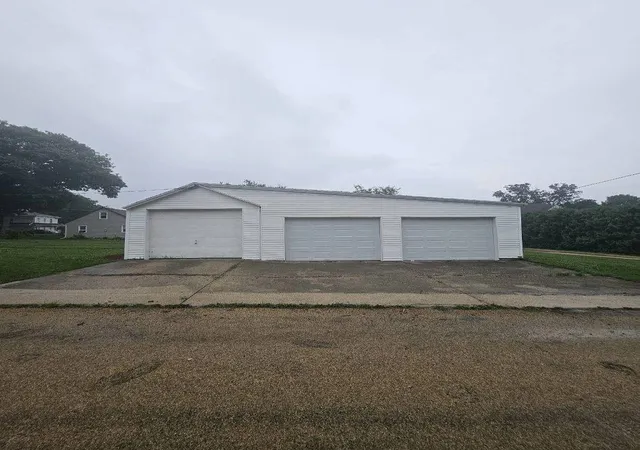 Photo 4 of Sale Pending at 511 W North St, Polo, IL 61064 | MLS# 12734840 | Listing updated on 2026-08-27