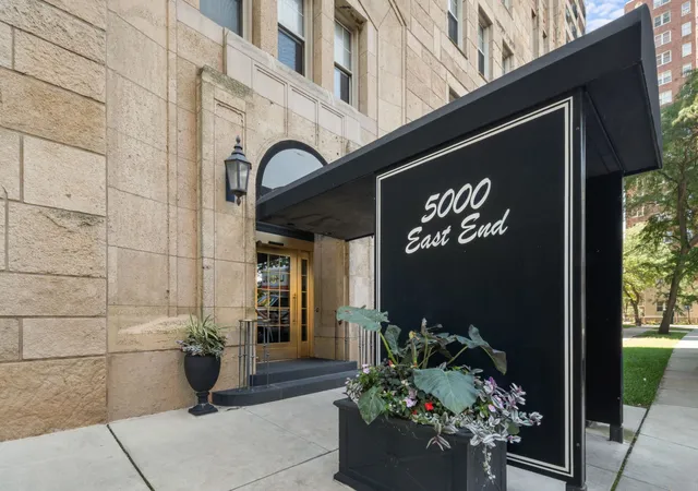 Photo 2 of Condo for sale at 5000 S E End Ave #2A, Chicago, IL 60615 | MLS# 12734841 | Listing updated on 2026-09-01