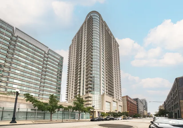 Photo 1 of Condo for sale at 125 S Jefferson St #2305, Chicago, IL 60661 | MLS# 12734854 | Listing updated on 2026-08-25