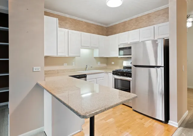 Photo 4 of Condo for sale at 125 S Jefferson St #2305, Chicago, IL 60661 | MLS# 12734854 | Listing updated on 2026-08-25