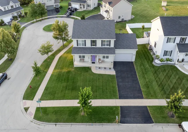 Photo 3 of Single family home for sale at 594 Camellia Ave, Aurora, IL 60505 | MLS# 12734858 | Listing updated on 2026-08-23