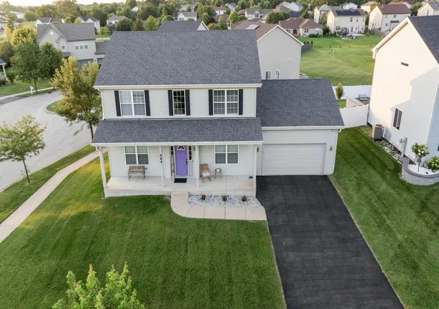 Photo 4 of Single family home for sale at 594 Camellia Ave, Aurora, IL 60505 | MLS# 12734858 | Listing updated on 2026-08-23