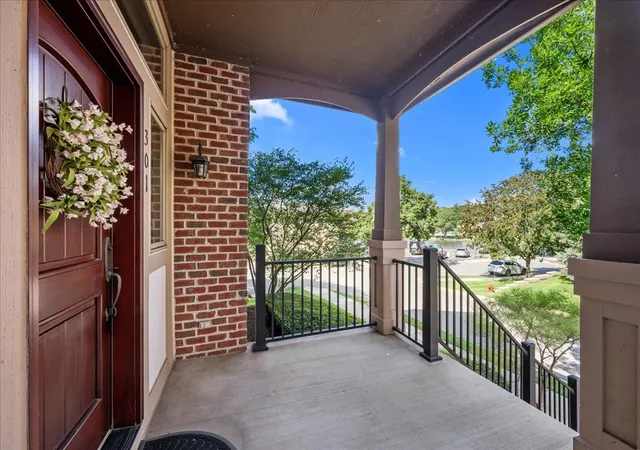 2nd image of 301 Brownstone Dr, St. Charles, IL 60174 | MLS# 12734864