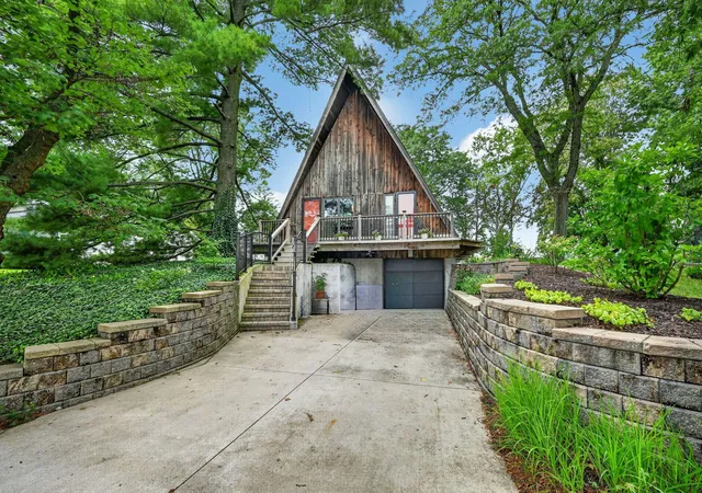 Photo 2 of Single family home for sale at 405 Fairmont Dr, De Kalb, IL 60115 | MLS# 12734950 | Listing updated on 2026-09-03