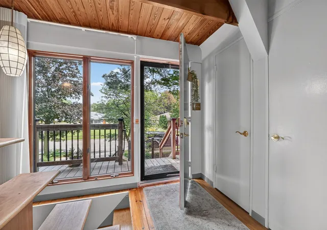 Photo 3 of Single family home for sale at 405 Fairmont Dr, De Kalb, IL 60115 | MLS# 12734950 | Listing updated on 2026-09-03