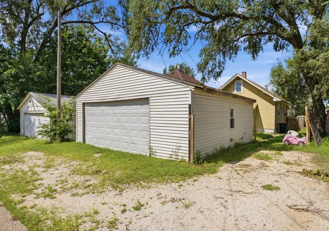 Photo 3 of Single family home for sale at 920 14th Avenue, Rock Island, IL 61201 | MLS# 12734951 | Listing updated on 2026-10-04