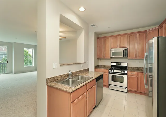 3rd image of 1781 Tudor Ln, Northbrook, IL 60062