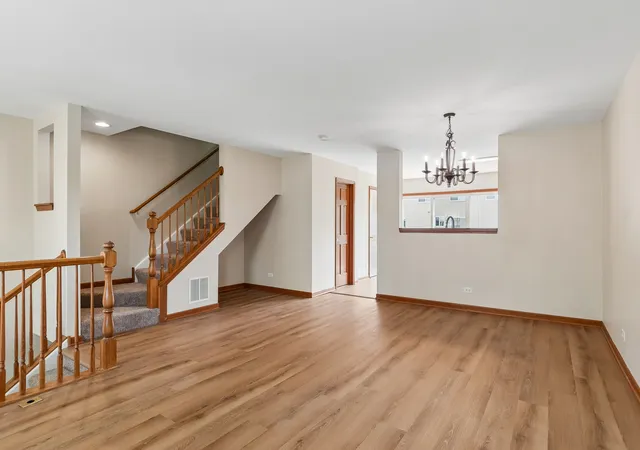 3rd image of 584 Lincoln Station Dr, Oswego, IL 60543 | MLS# 12734962