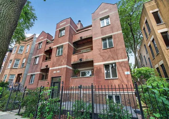 Photo 1 of Condo for sale at 2136 W Evergreen Ave #1B, Chicago, IL 60622 | MLS# 12734964 | Listing updated on 2026-09-01