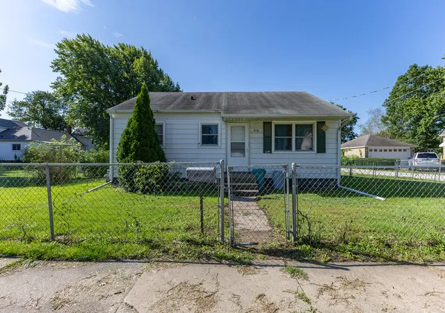 Photo 1 of Single family home for sale at 218 E South St, Geneseo, IL 61254 | MLS# 12734974 | Listing updated on 2026-08-23