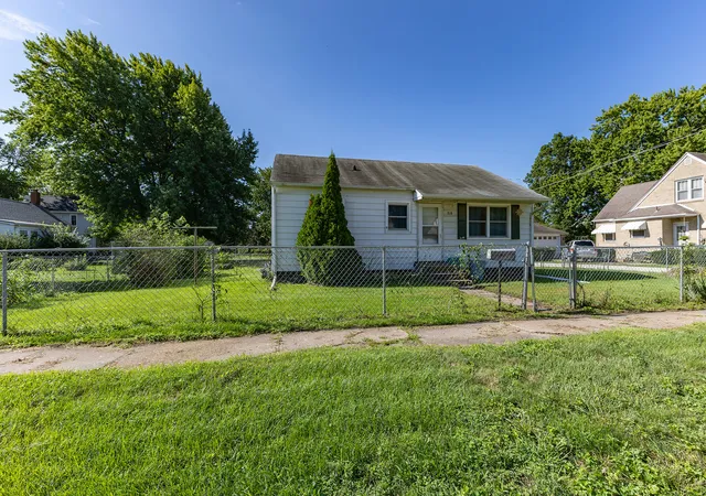 Photo 2 of Single family home for sale at 218 E South St, Geneseo, IL 61254 | MLS# 12734974 | Listing updated on 2026-08-23