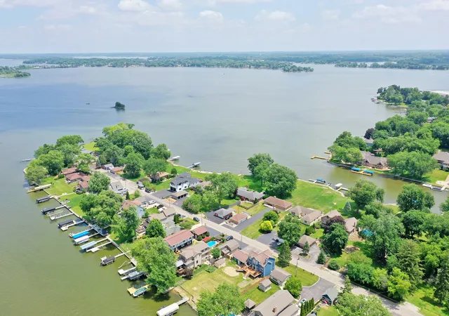 Photo 2 of Single family home for sale at 905 River Ter Dr, Johnsburg, IL 60051 | MLS# 12734995 | Listing updated on 2026-08-23
