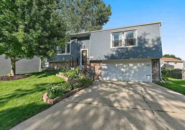 1st image of 17 Joslyn Dr, Elgin, IL 60120 | MLS# 12734996